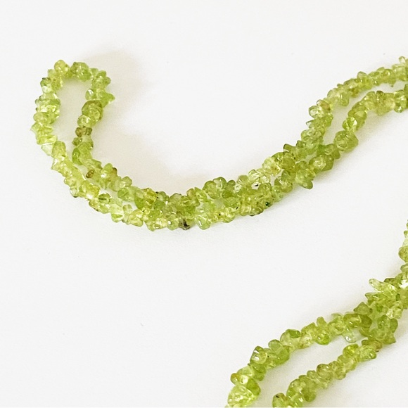 Peridot natural stone green chip long necklace 36” - Picture 2 of 6